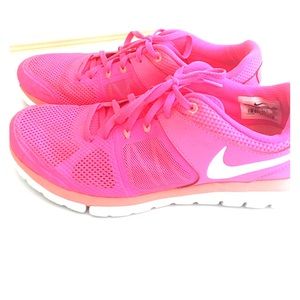 Nike tennis shoes