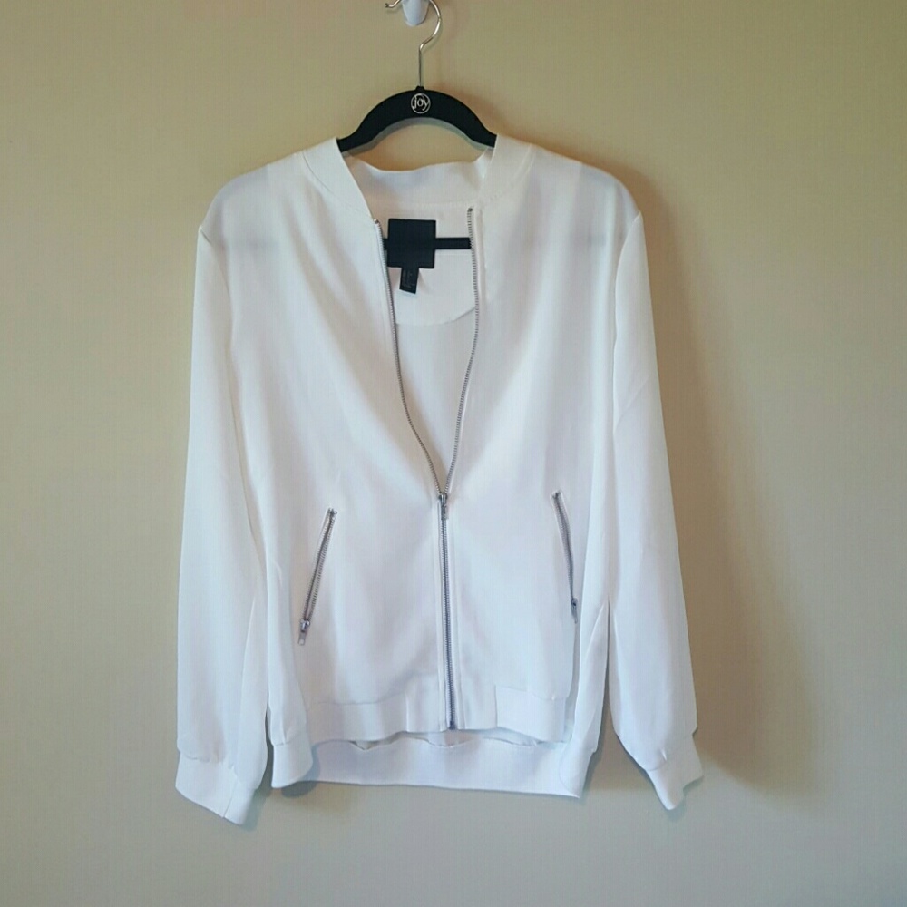 NEVER BEEN WORN JACKET