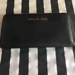 Michael Kors Authentic Wallet