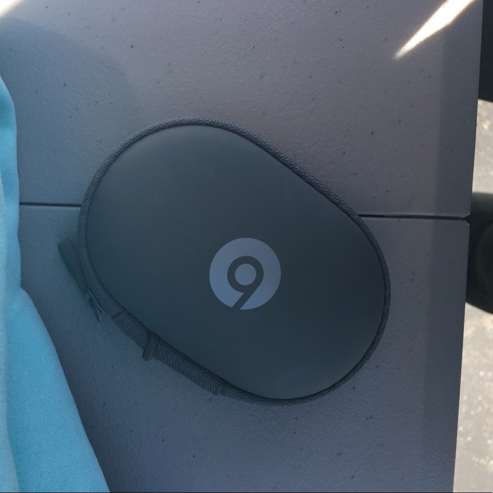 Beat wireless headphones