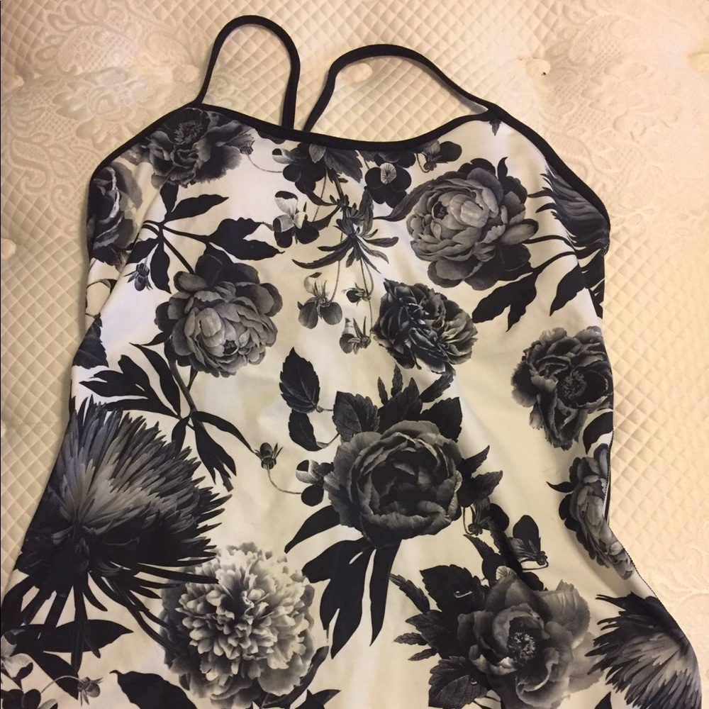 Lululemon strappy tank size 10!