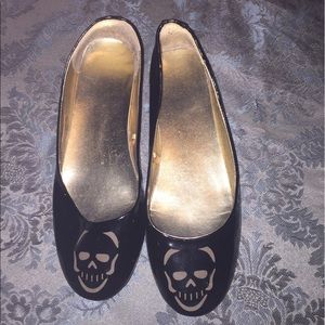 Gently used skull flats