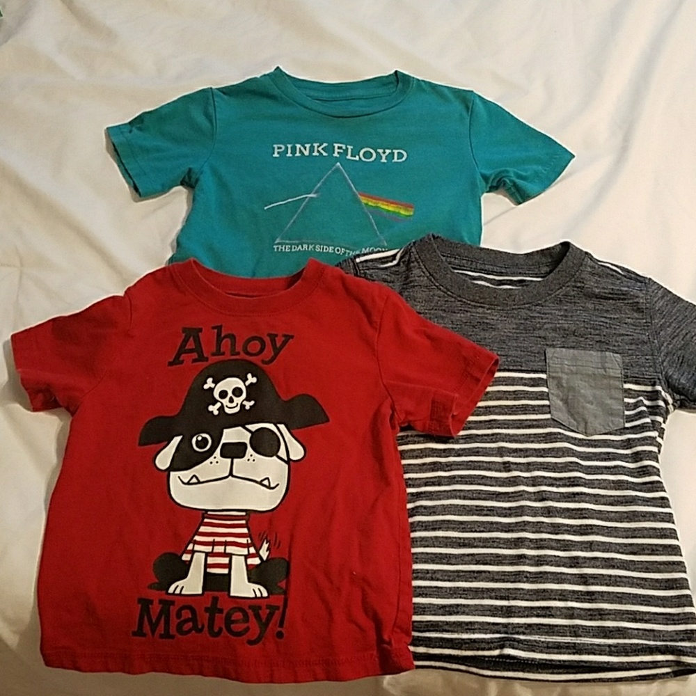 *SOLD*  Bundle of 3 boys t-shirts size 2t and 3t