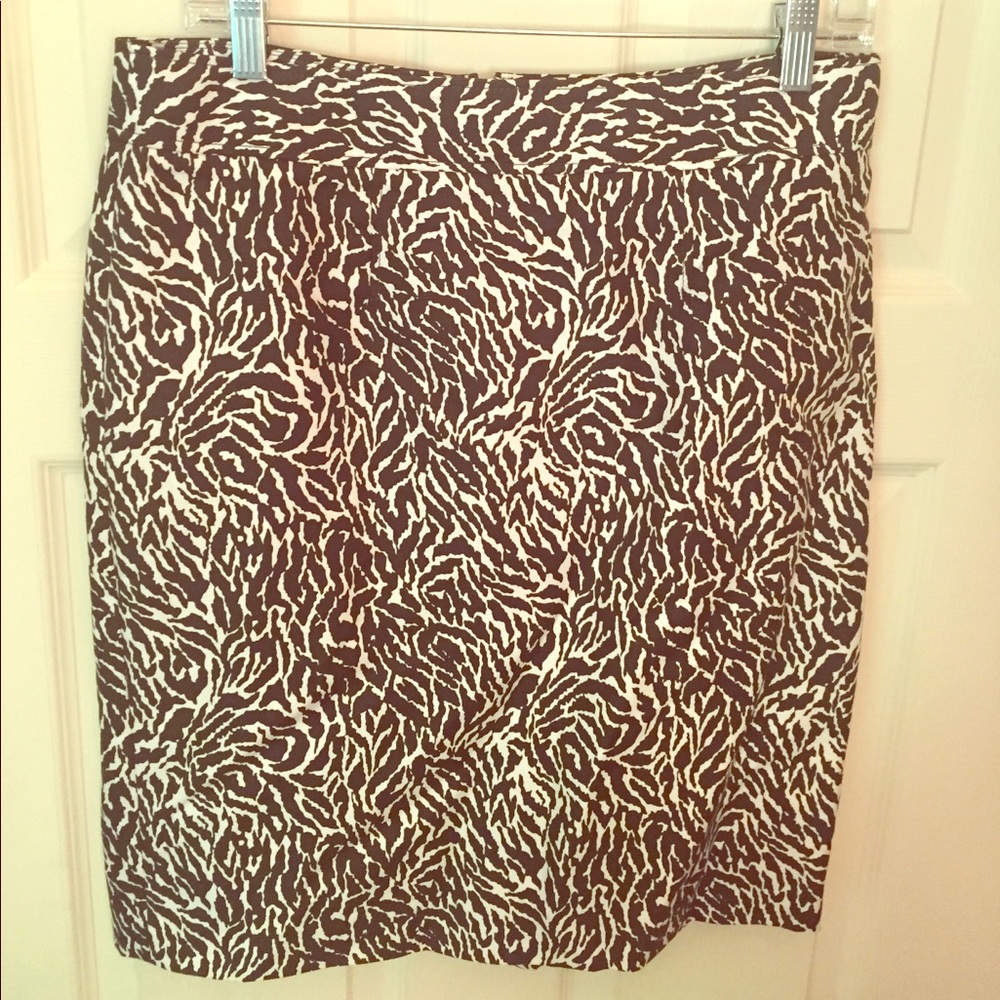 Fully lined animal giraffe print pencil skirt