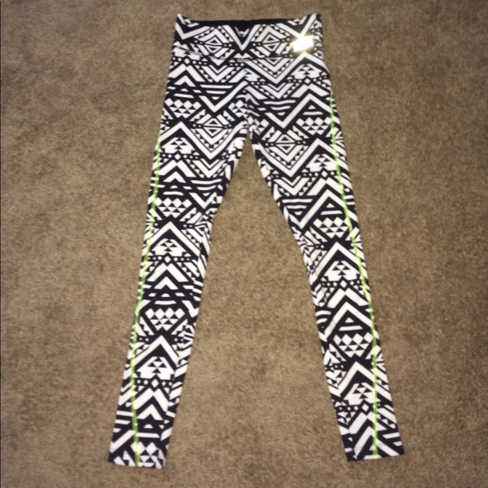 PINK Aztec print yoga leggings