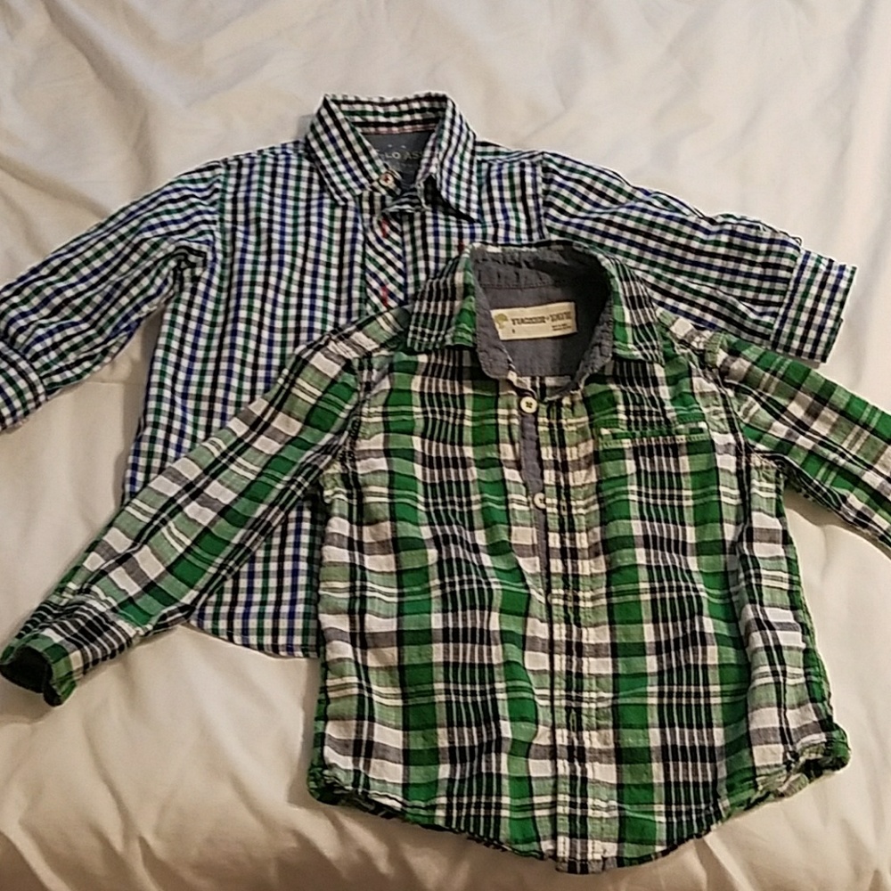 *SOLD*  Bundle of 2 boys 2t button downs