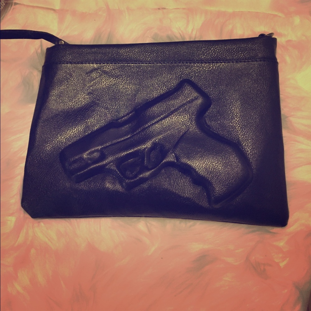 Black gun clutch