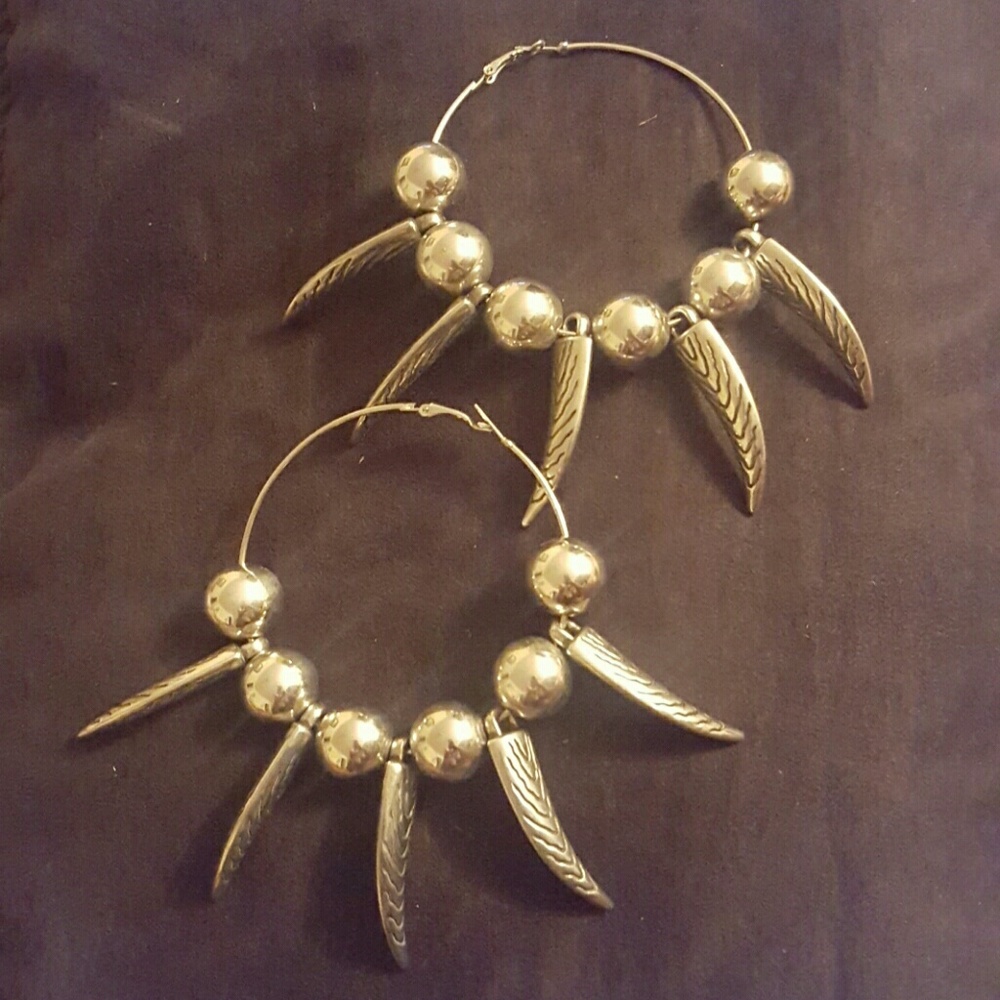 Silver Claws Hoops Earrings