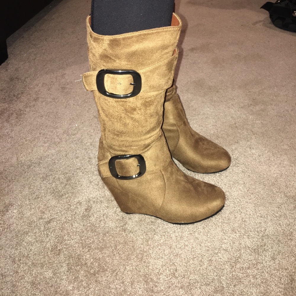 Suede brown boots