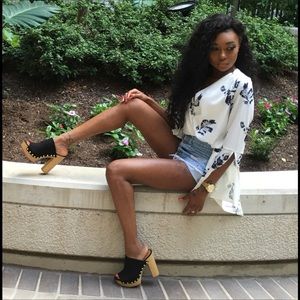 🌺🎉BUY 1 GET 2 FREE🎉🌺🌺Bell Sleeve Blouse🌺🌺