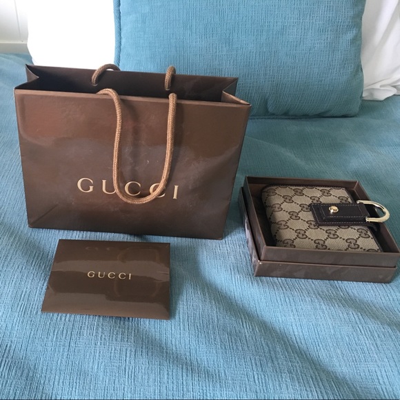 Gucci Handbags - Small Gucci wallet