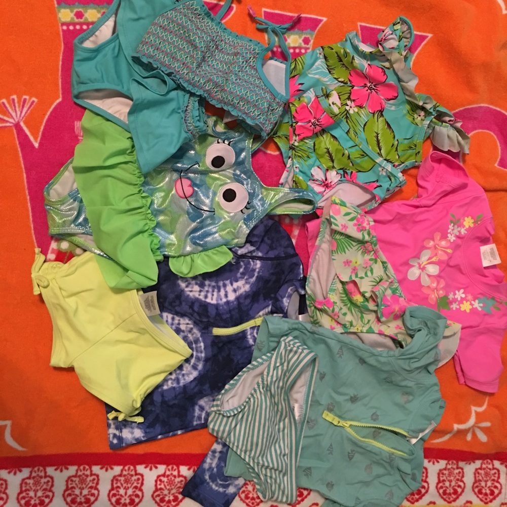 🎉sale🎉2T/24 month bathing suit bundle