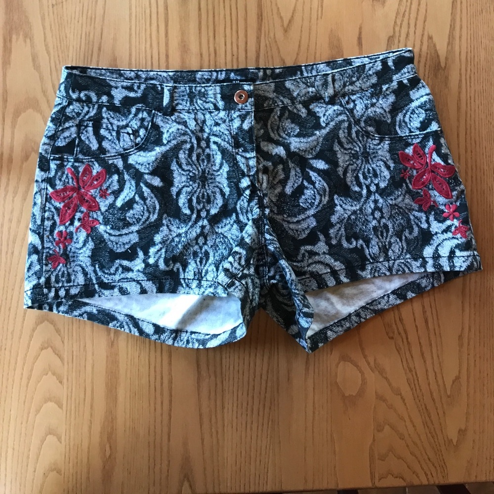 Embroidered shorts
