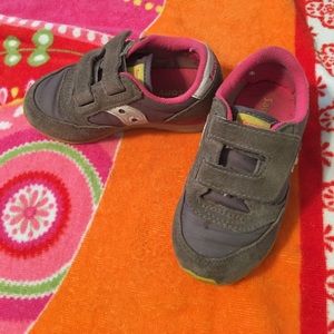 Girls saucony shoes