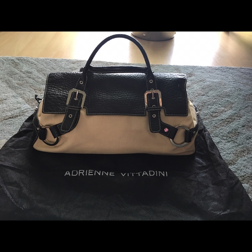 Pre-owned Adrienne Vittadini Handbag.