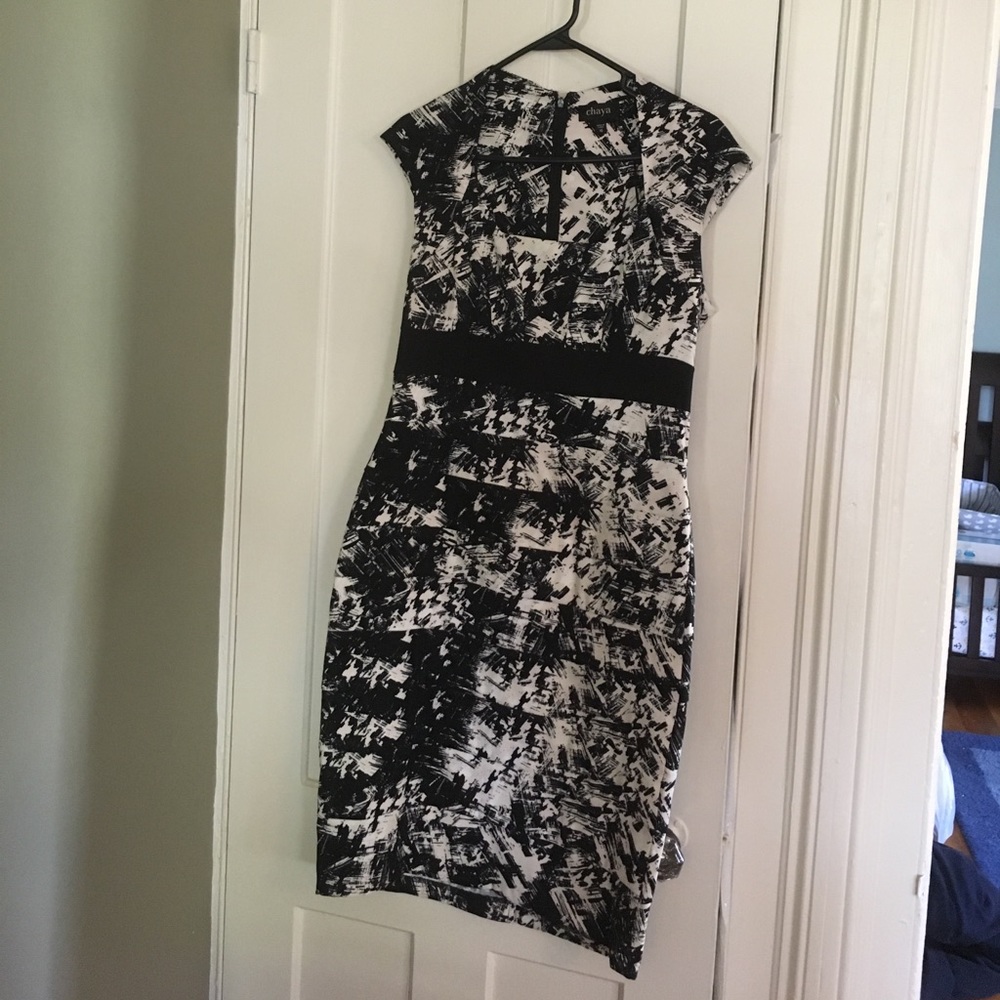**PRICE DROP** Beautiful Fitted Patterned Dress