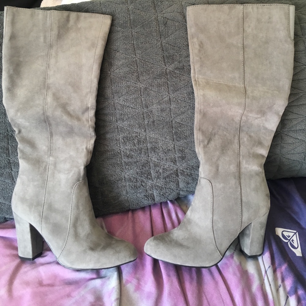 NWT metaphor Camille grey boots size 6 1/2