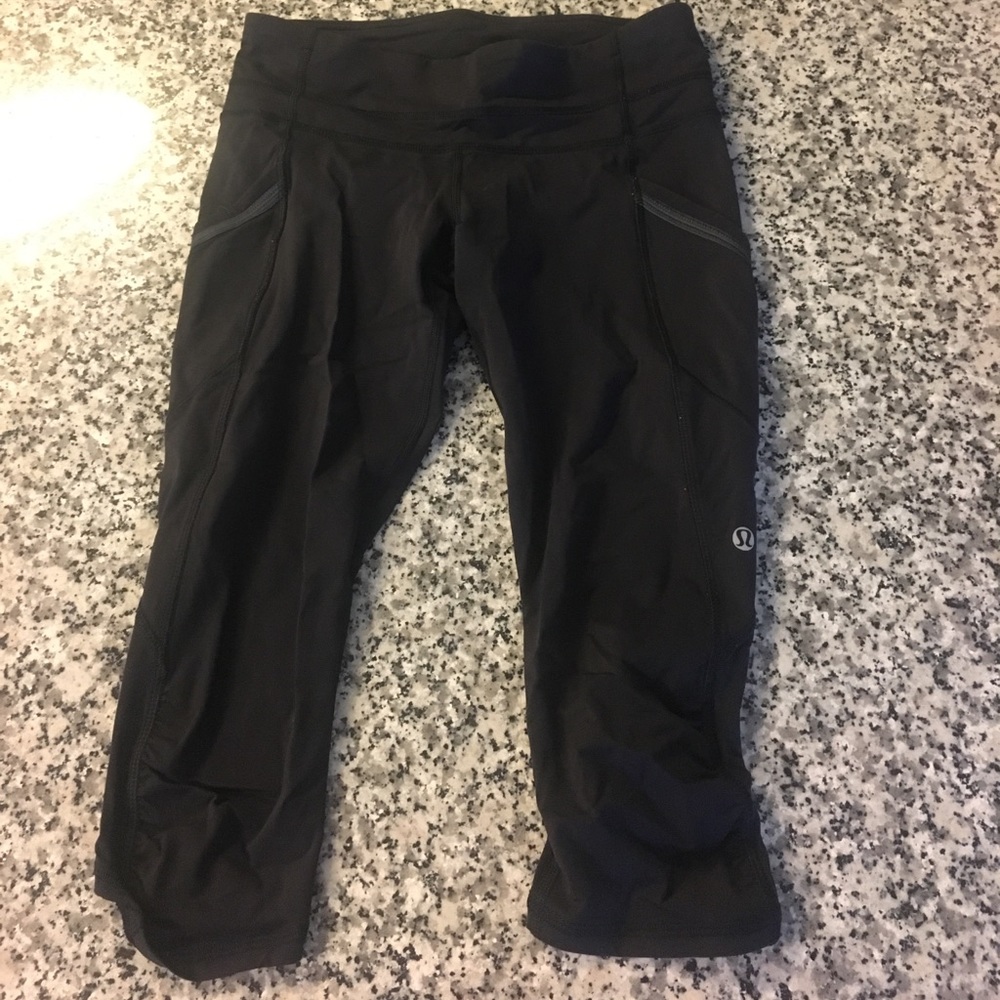 Black lulu lemon capris