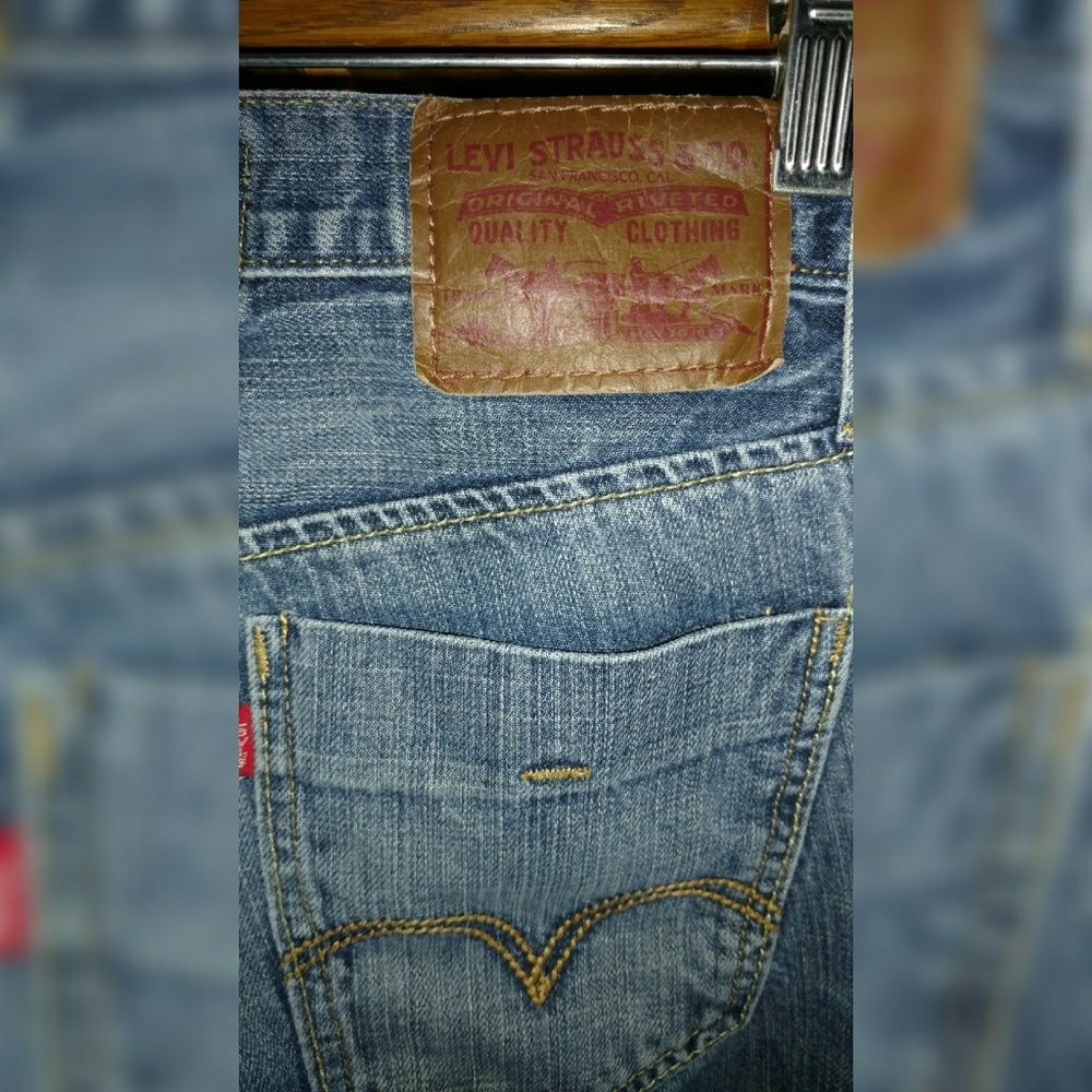 Levi's 29 X 30 slim straight