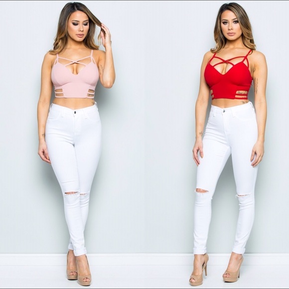 ⭐️NEW ARRIVAL⭐️ Strappy Top - Picture 1 of 2