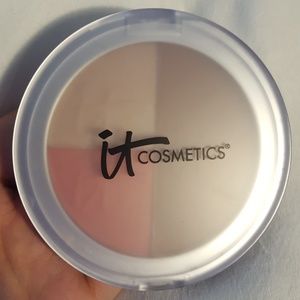 It cosmetics pallet