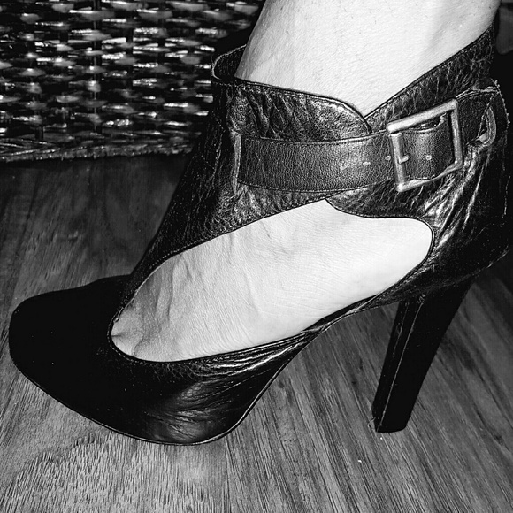 SOLD!!!Dolce Vita Black leather Platform Heels - Picture 2 of 7