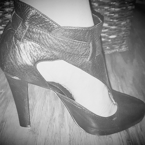 SOLD!!!Dolce Vita Black leather Platform Heels - Picture 3 of 7