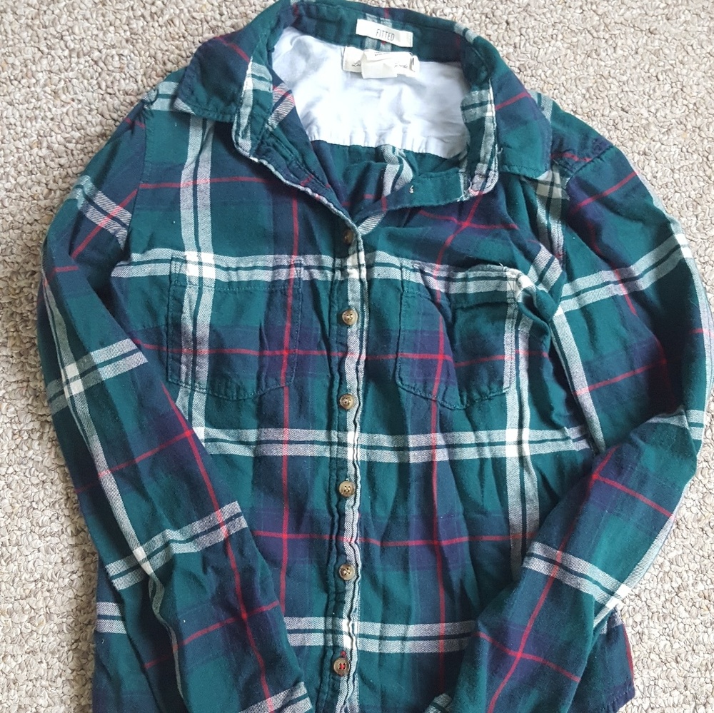 Fitted plaid button up