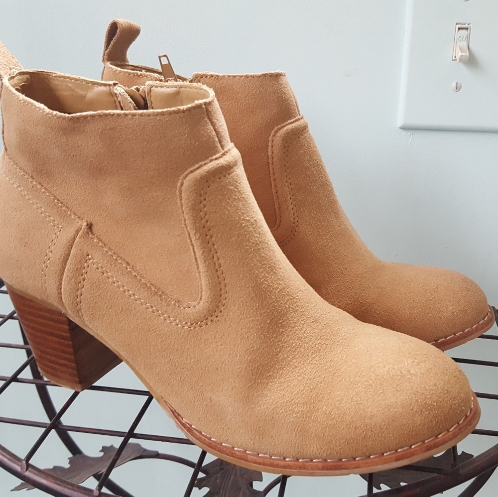 Heeled boots