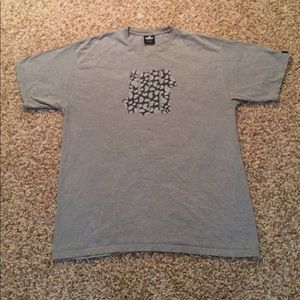 Men's size XL undefeated 5 strike t-shirt.