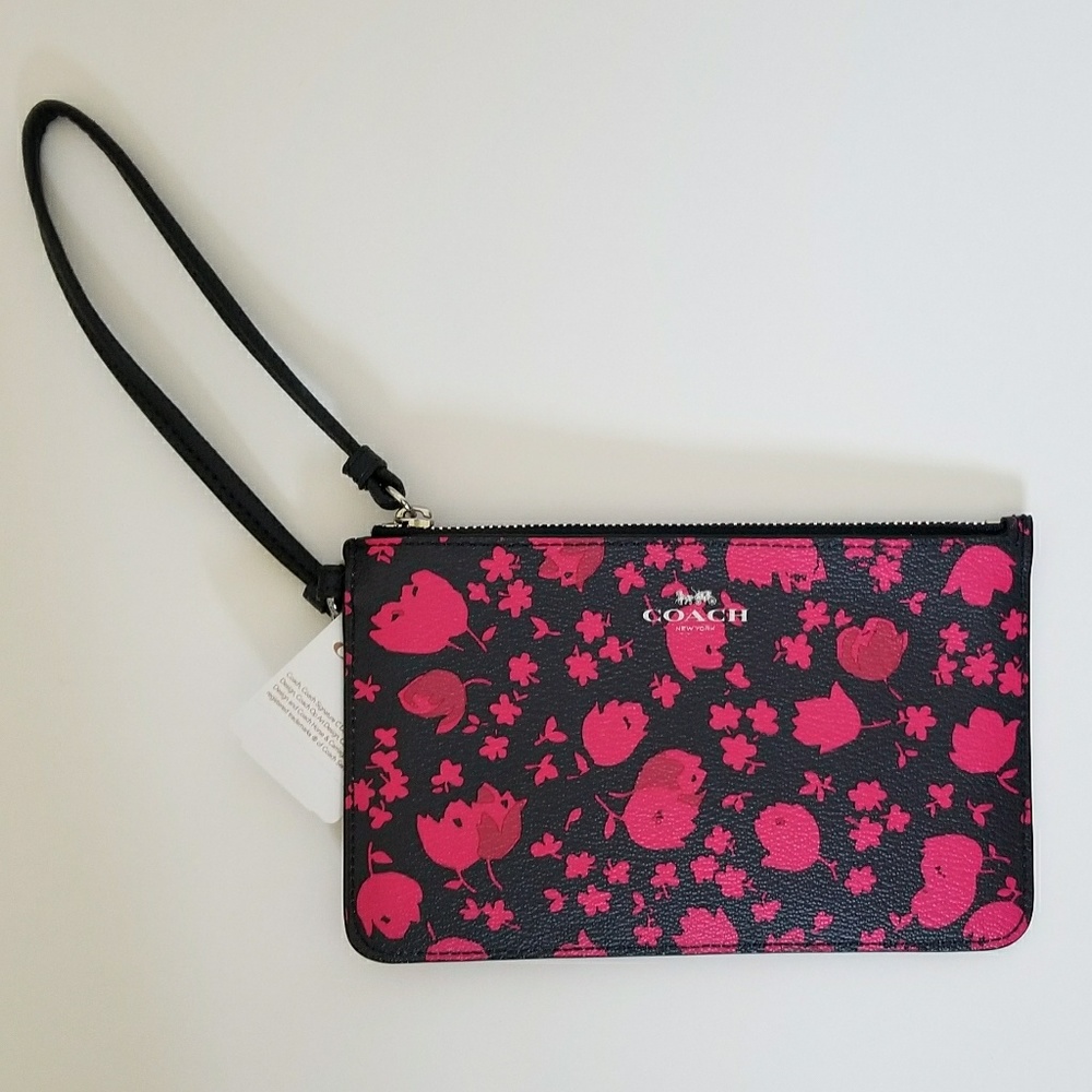 🆕️ Coach wristlet