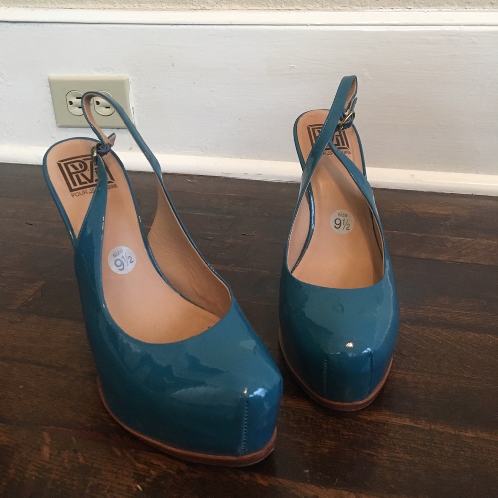 Sexy teal Pour la Victoire high heels!