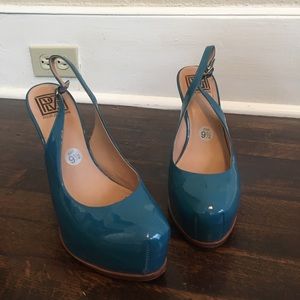 Sexy teal Pour la Victoire high heels!