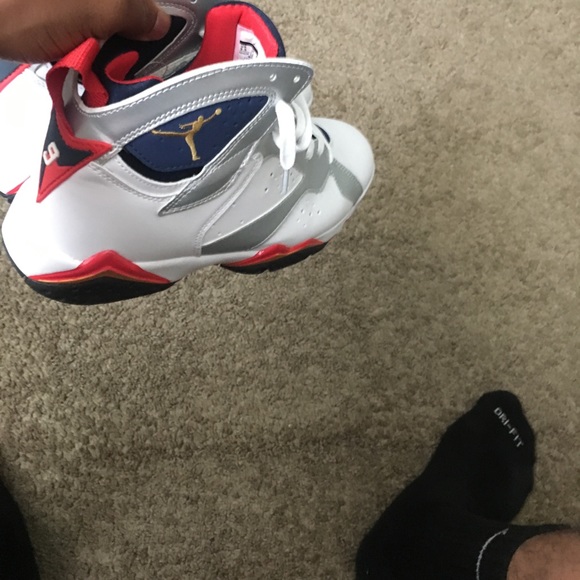 Athletic_Shoes
