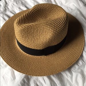 Straw beach hat with black band