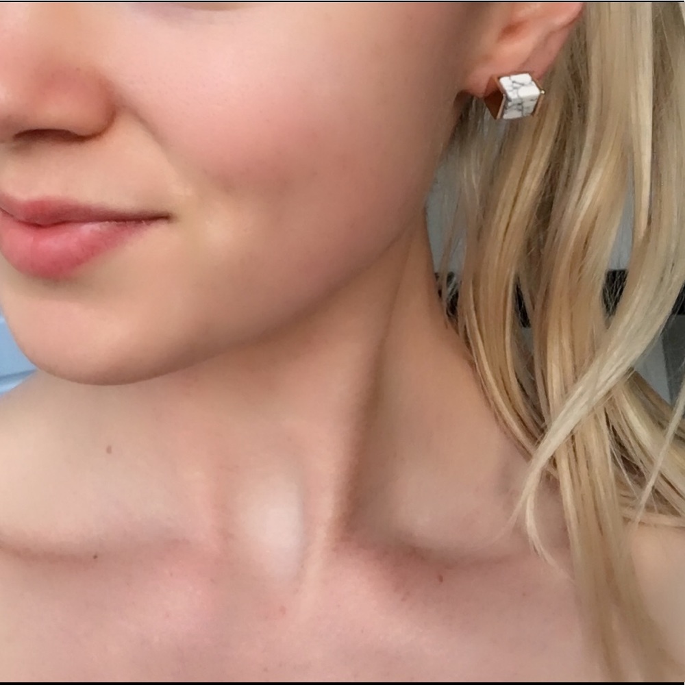 Lily + Arrow Gold Marble Studs - Picture 3 of 4