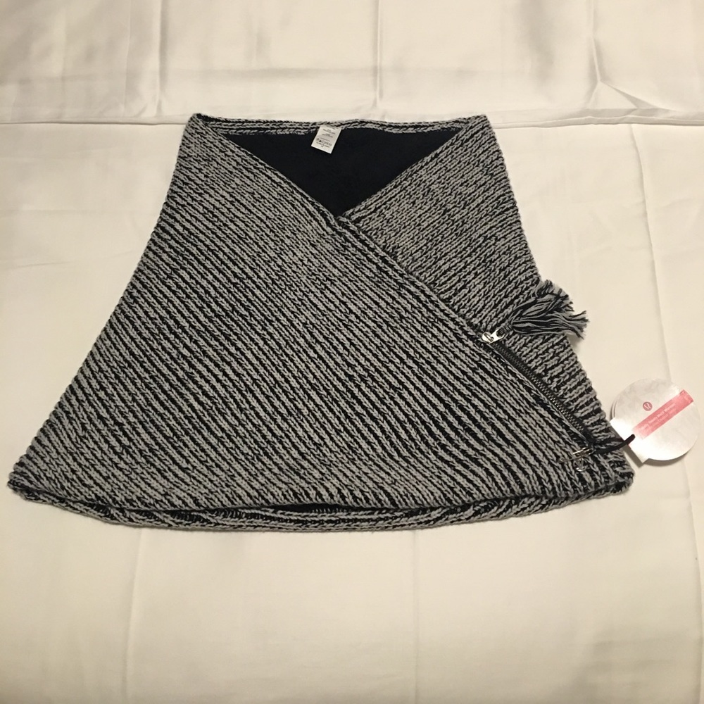 New w/tags LuLuLemon Totally Toasty Neck Warmer.