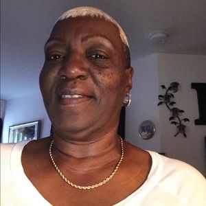 Meet your Posher, Edith