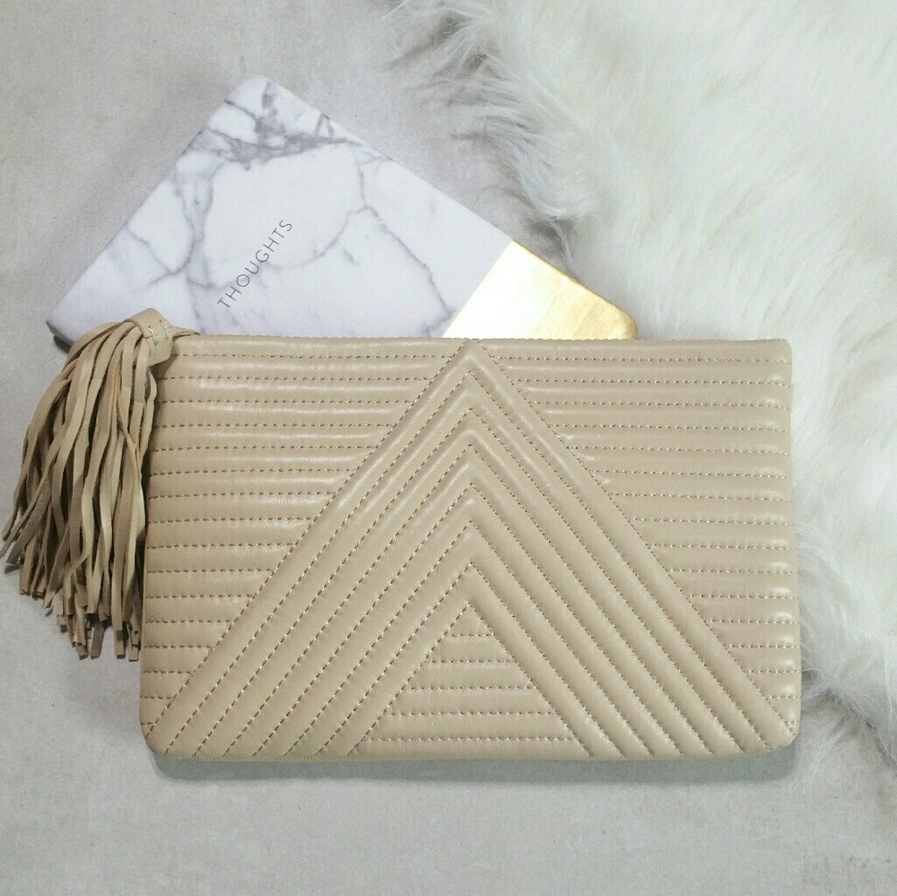 ♡HP♡ HBUTLER quilted leather charging purse