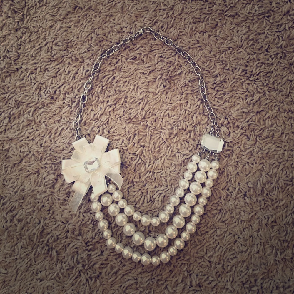 FREE WITH ANY BUNDLE pearl necklace