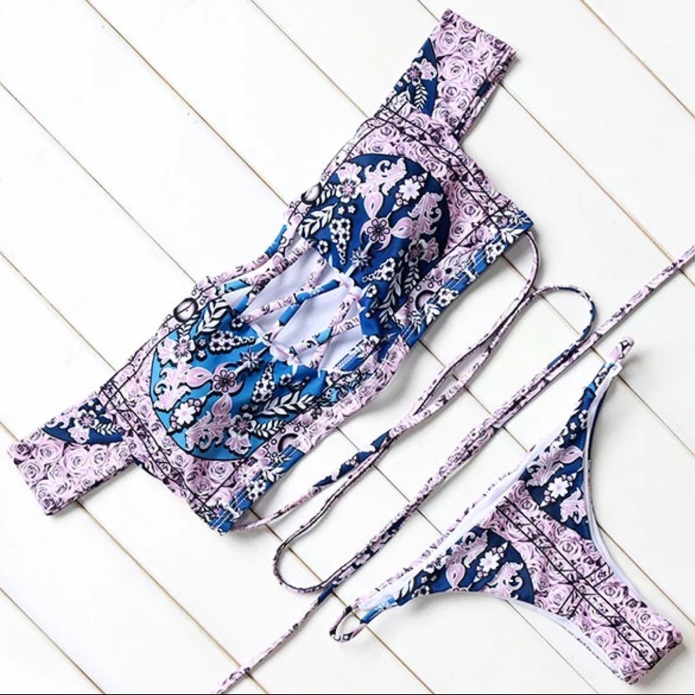 Off the shoulder cross cross cheeky bikini