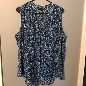 NWOT Apt 9 top. Free of stains and tears size 1X.