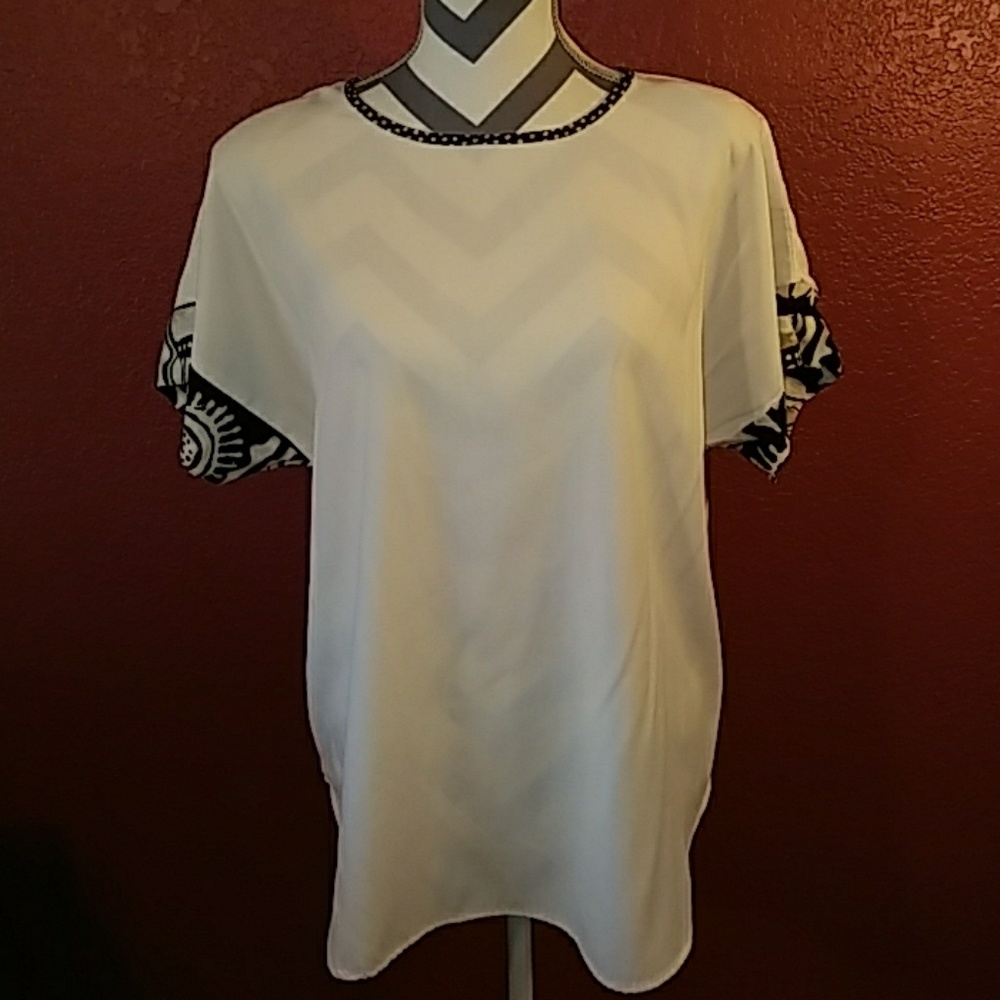🌟Cabrais black and white top, size M