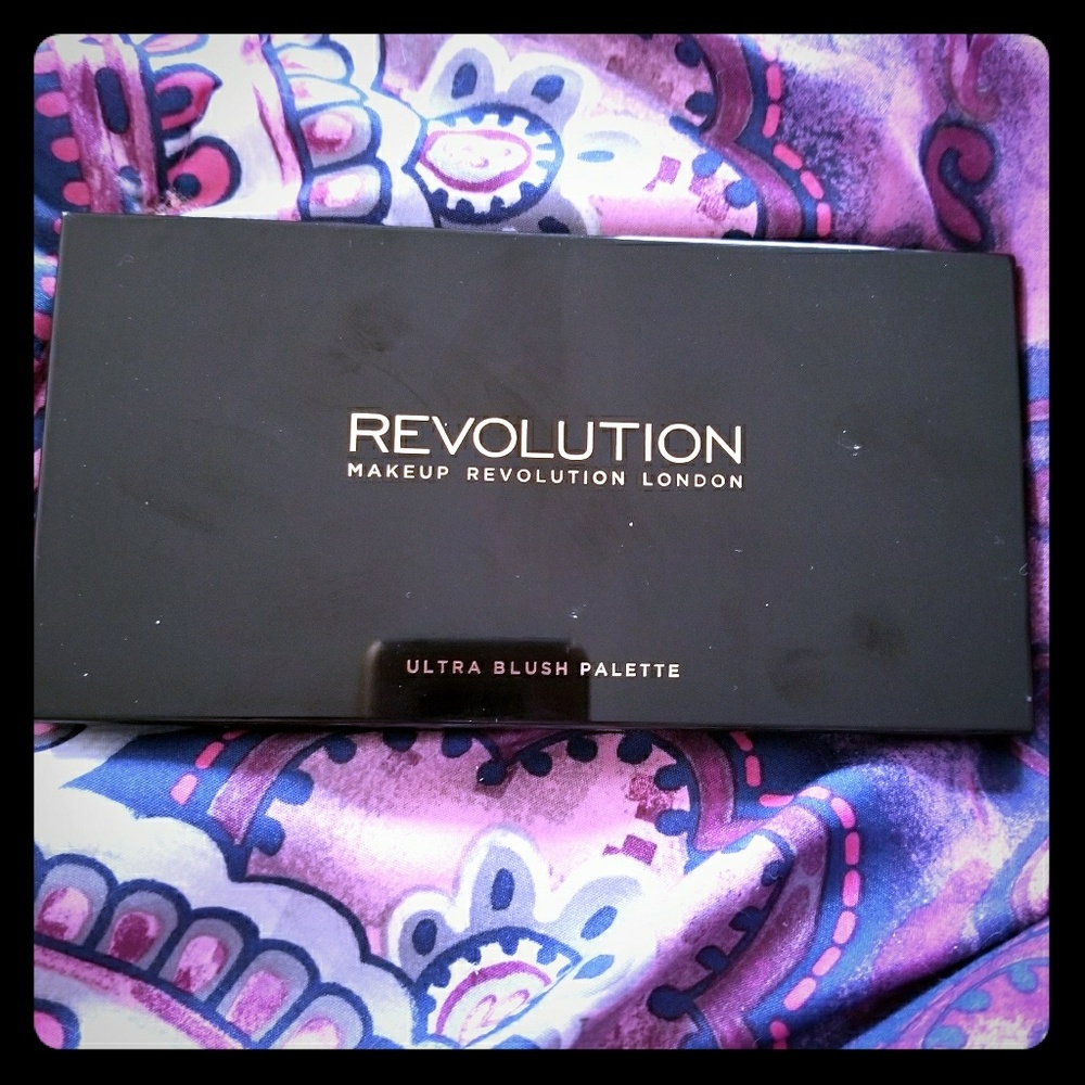Makeup Revolution Golden Sugar 2 Rose Gold blush