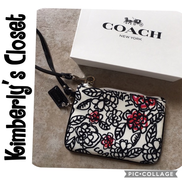 Coach Handbags - 🛍💯% AUTHENTIC COACH Wristlet🛍