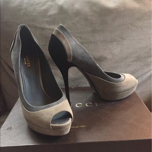 GUCCI SUEDE PEEP-TOE PUMPS sz 8