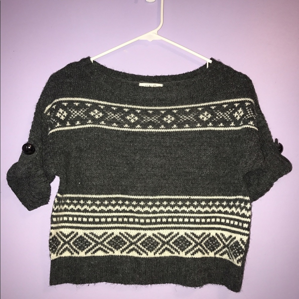 Gray cropped knit top