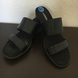 Wedge slide- black