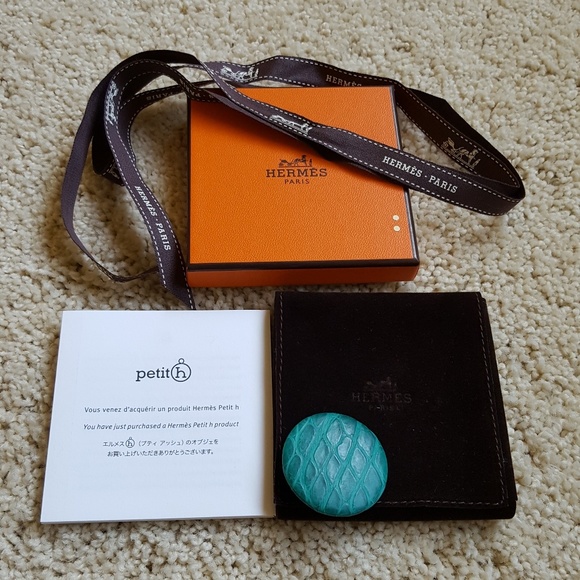 ***SOLD*** BNIB Auth Hermes Petit H Croc Brooch - Picture 5 of 5