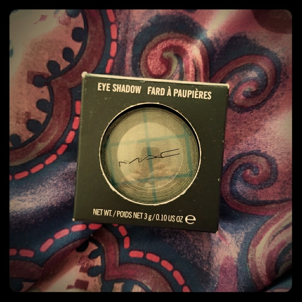 MAC eyeshadow in Glamora Castle